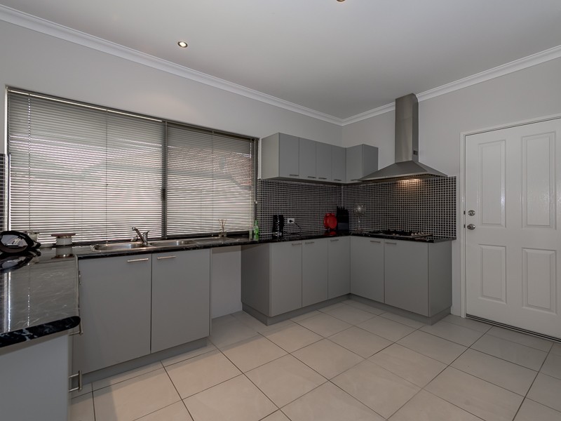 20 Lord Hobart Drive, Madora Bay WA 6210