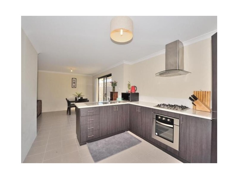 4/213 Willmott Drive, Waikiki WA 6169