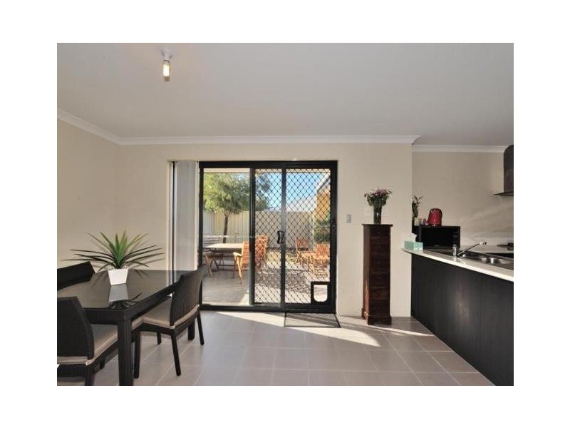 4/213 Willmott Drive, Waikiki WA 6169