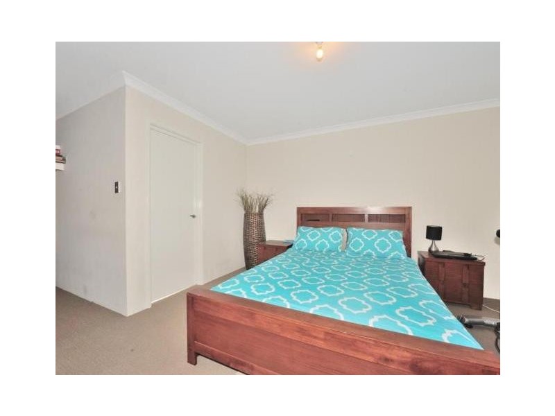 4/213 Willmott Drive, Waikiki WA 6169