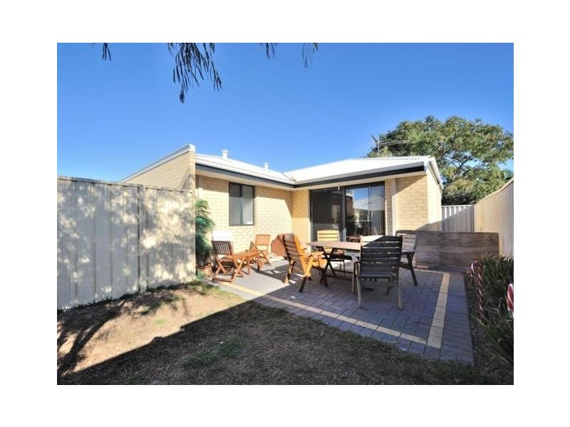 4/213 Willmott Drive, Waikiki WA 6169