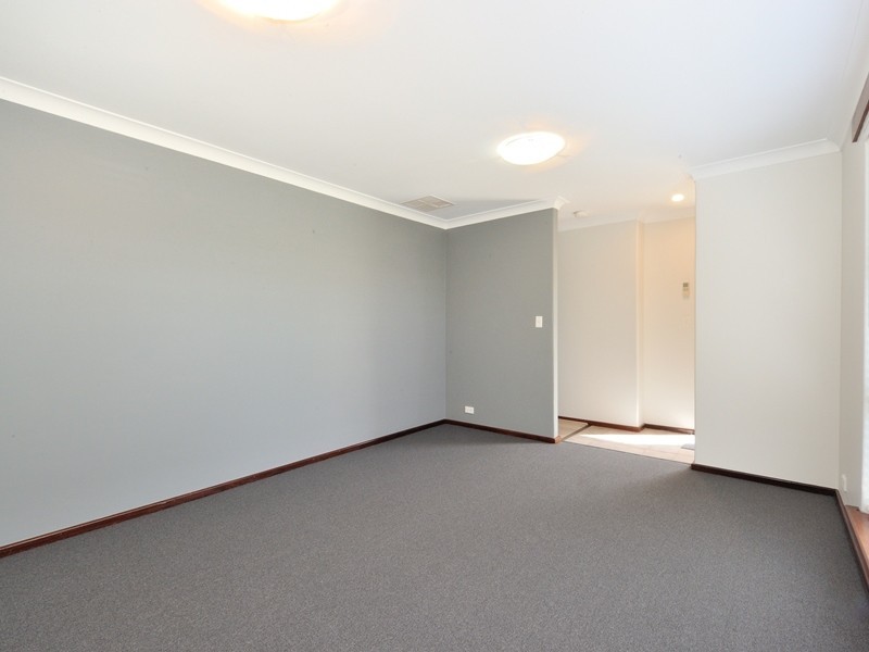 7 Woodbridge  Drive, Cooloongup WA 6168