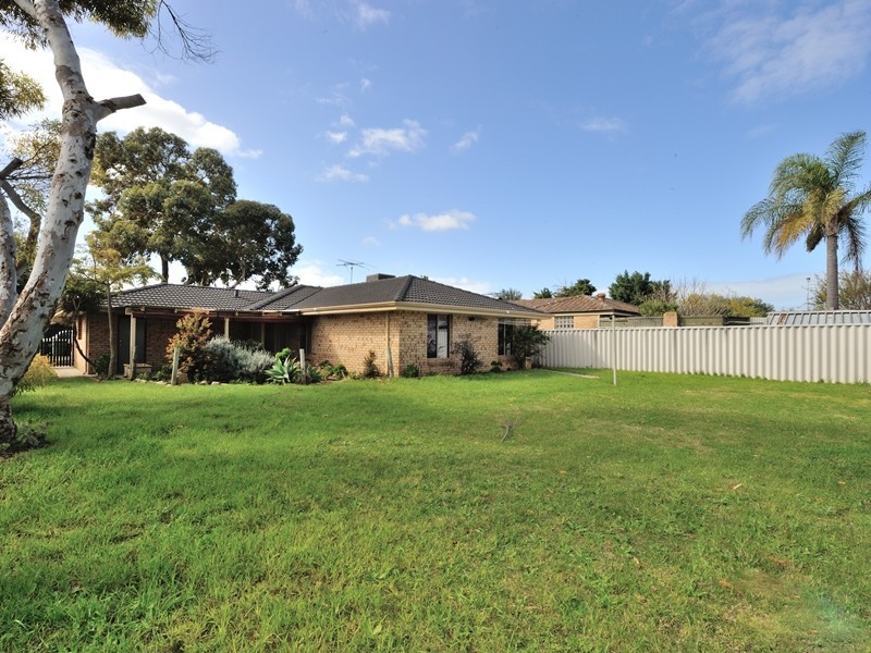 7 Woodbridge  Drive, Cooloongup WA 6168