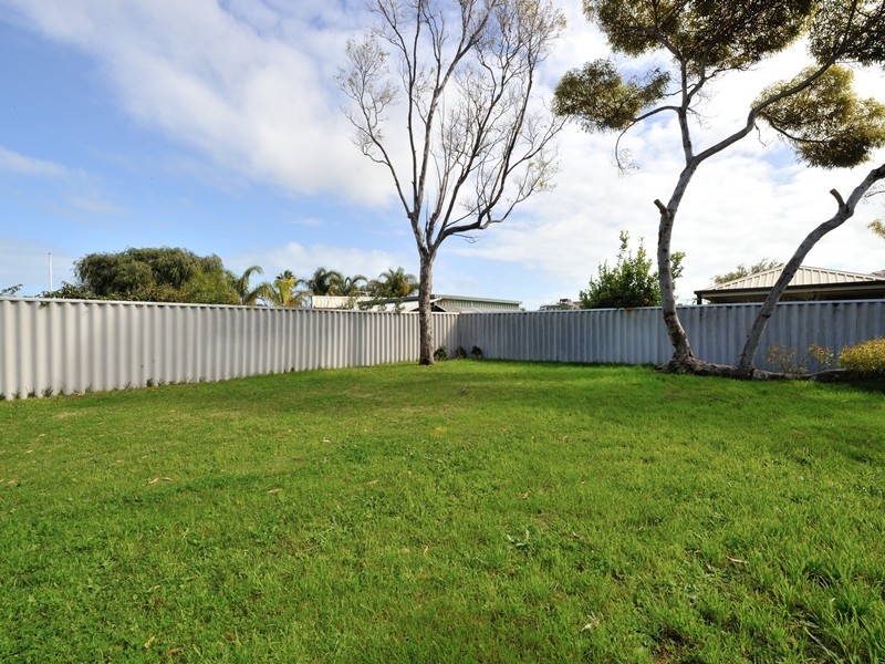 7 Woodbridge  Drive, Cooloongup WA 6168