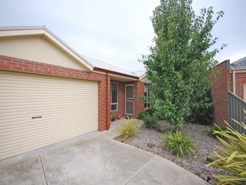 4 Cluden Gardens, Sebastopol VIC 3356