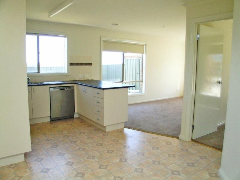 4 Cluden Gardens, Sebastopol VIC 3356