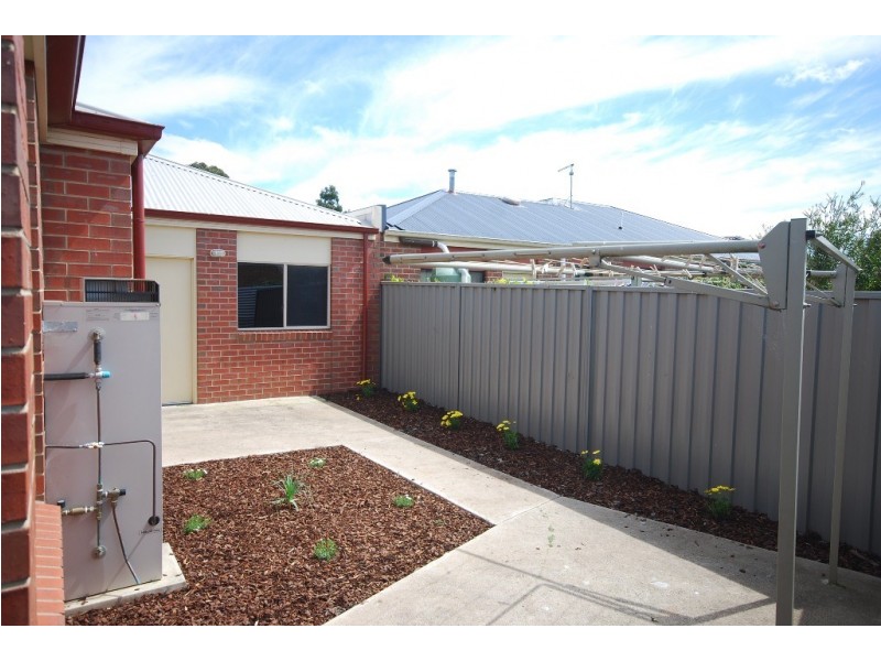 4 Cluden Gardens, Sebastopol VIC 3356