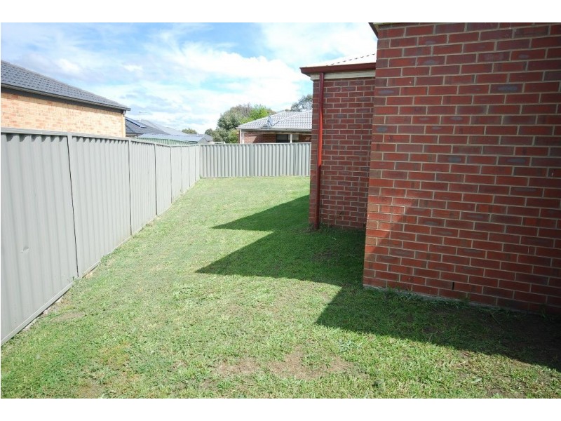 4 Cluden Gardens, Sebastopol VIC 3356