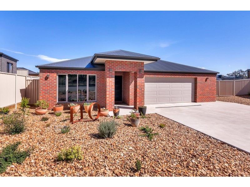 9 Hammill Close, Canadian VIC 3350