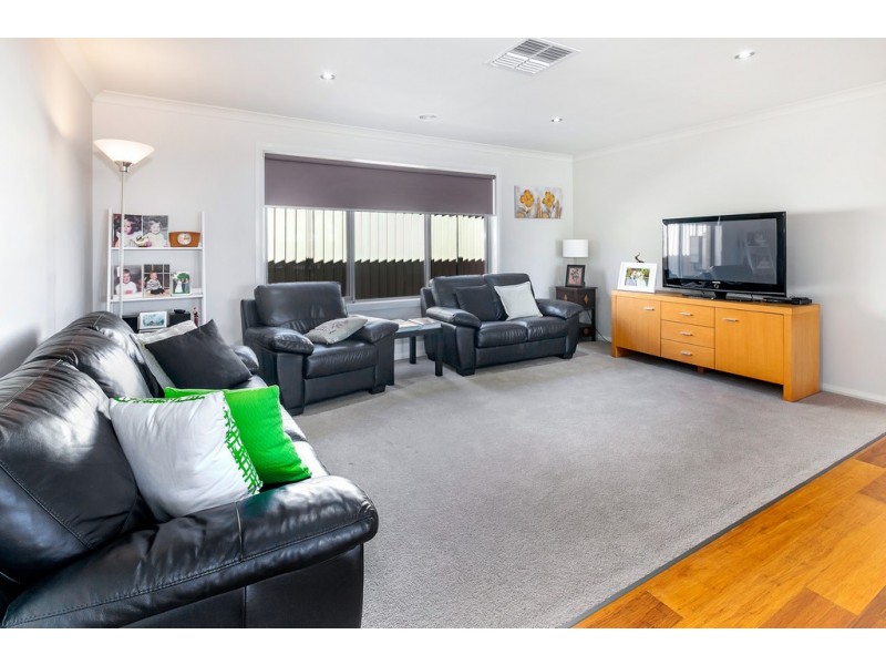 9 Hammill Close, Canadian VIC 3350