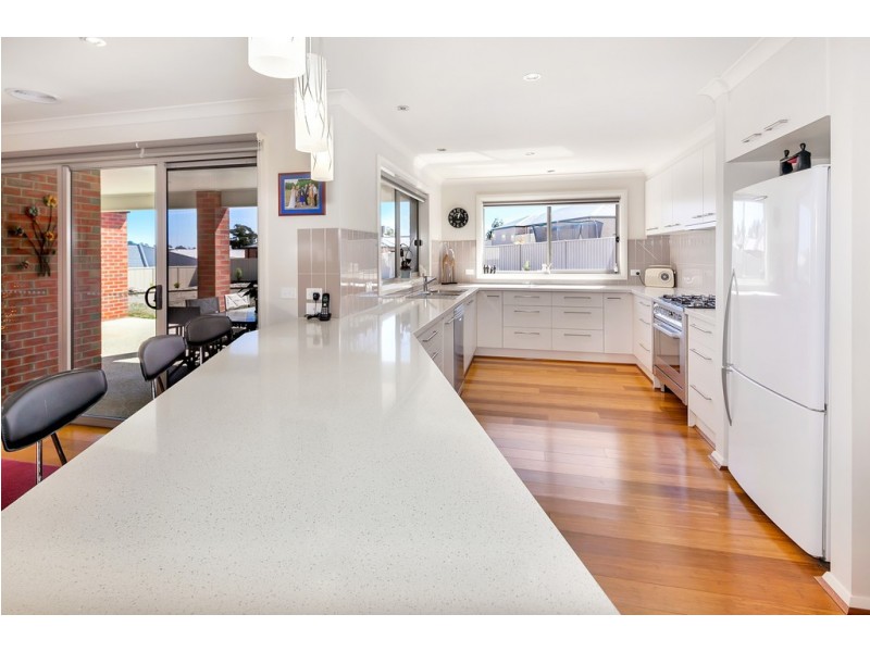 9 Hammill Close, Canadian VIC 3350