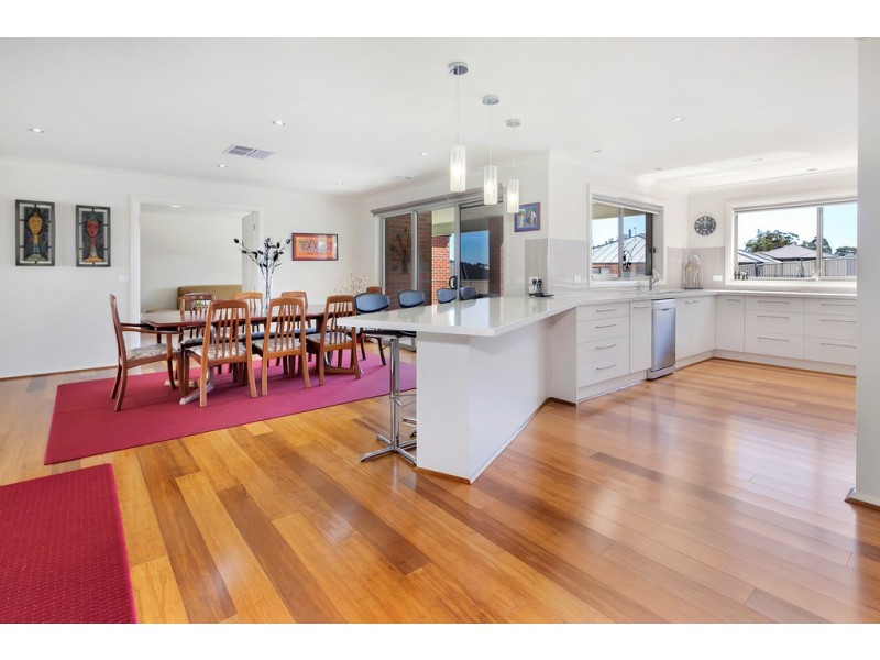 9 Hammill Close, Canadian VIC 3350