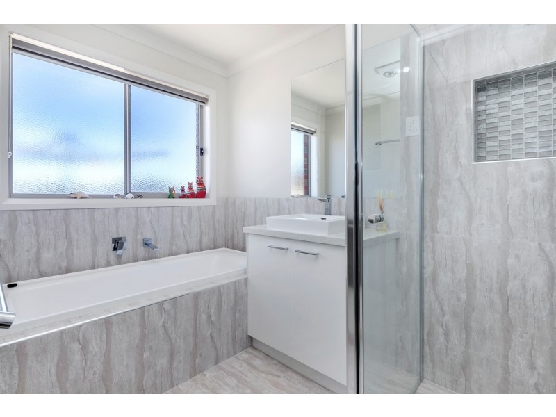 9 Hammill Close, Canadian VIC 3350