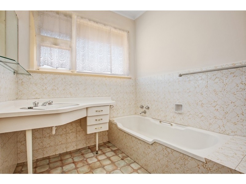 27 Bowden Street, Wendouree VIC 3355