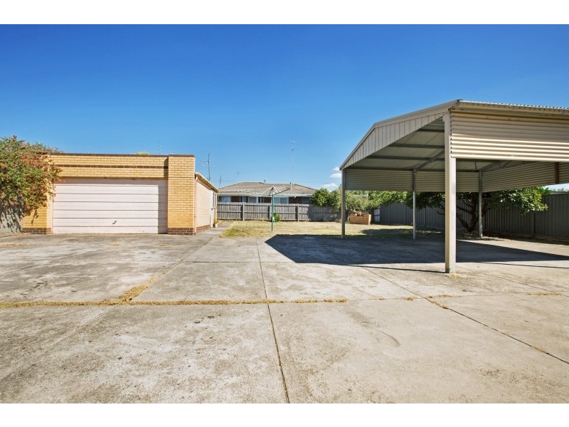 27 Bowden Street, Wendouree VIC 3355