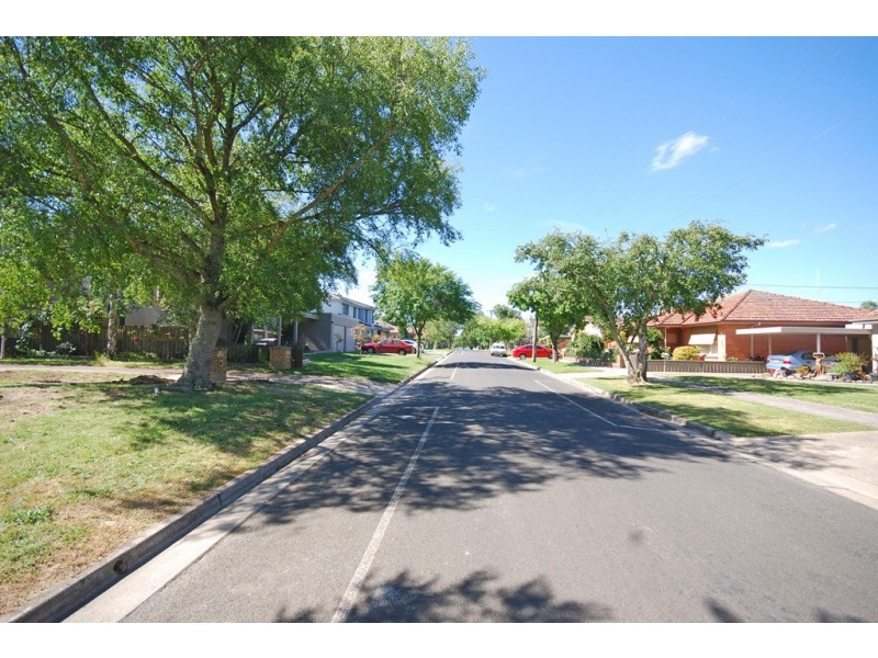1 Elliott Street, Lake Wendouree VIC 3350