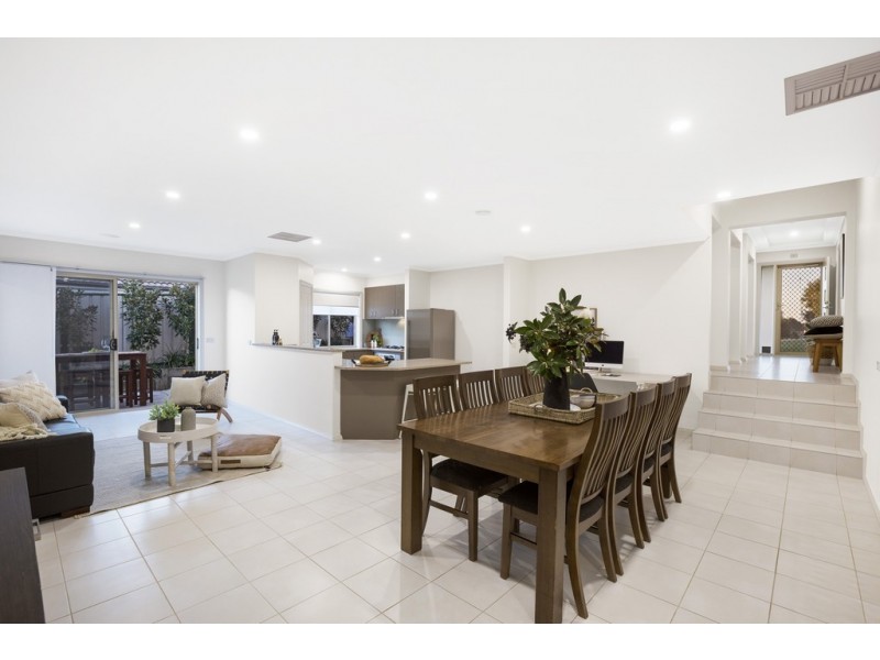 14 Horwood Drive, Mount Clear VIC 3350