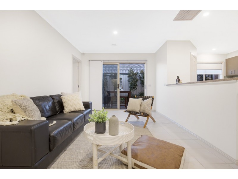 14 Horwood Drive, Mount Clear VIC 3350