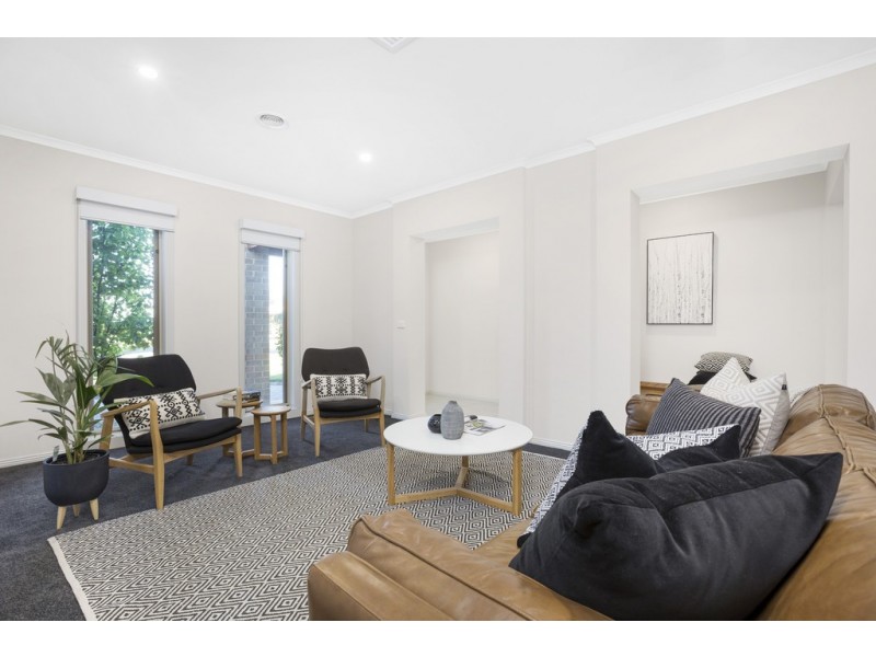 14 Horwood Drive, Mount Clear VIC 3350