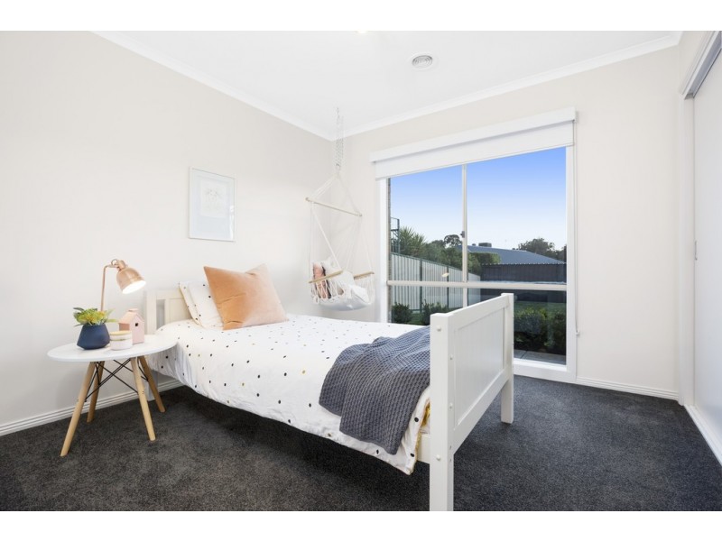 14 Horwood Drive, Mount Clear VIC 3350
