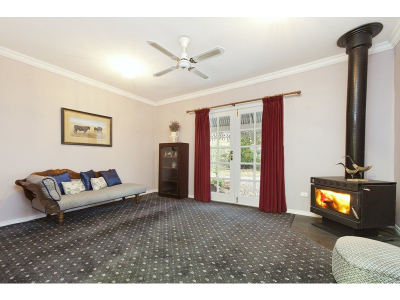 39 Service Street, Clunes VIC 3370