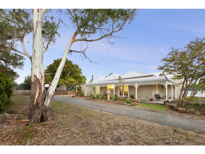 39 Service Street, Clunes VIC 3370