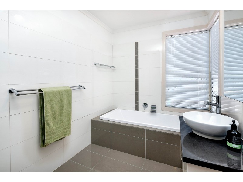 12/322 Clayton Street, Canadian VIC 3350