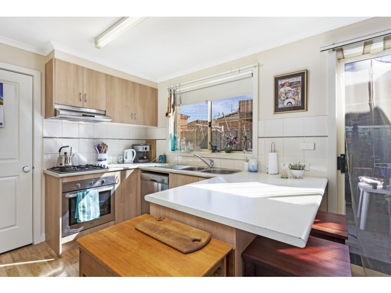 6 Domain Gardens, Sebastopol VIC 3356