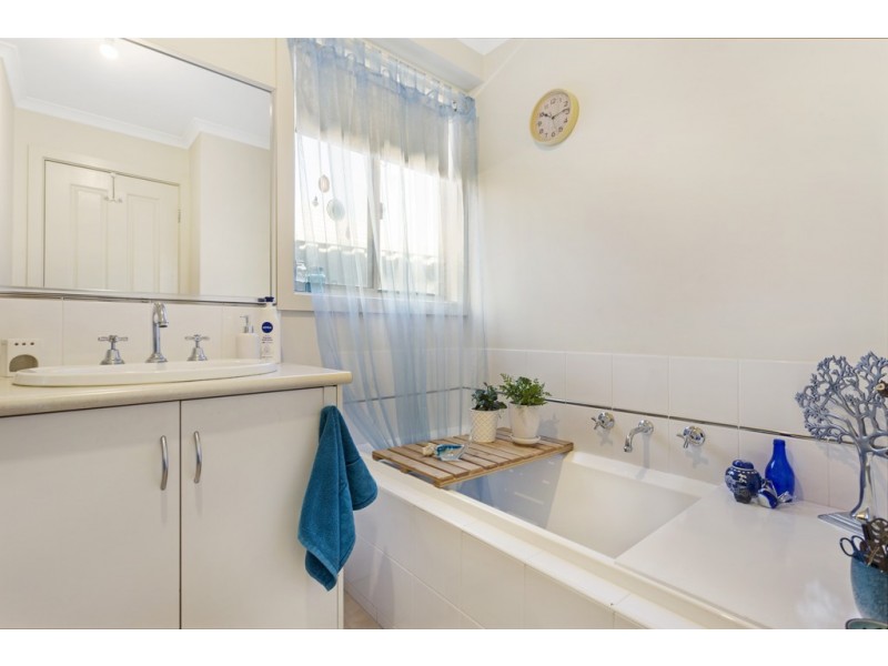 6 Domain Gardens, Sebastopol VIC 3356