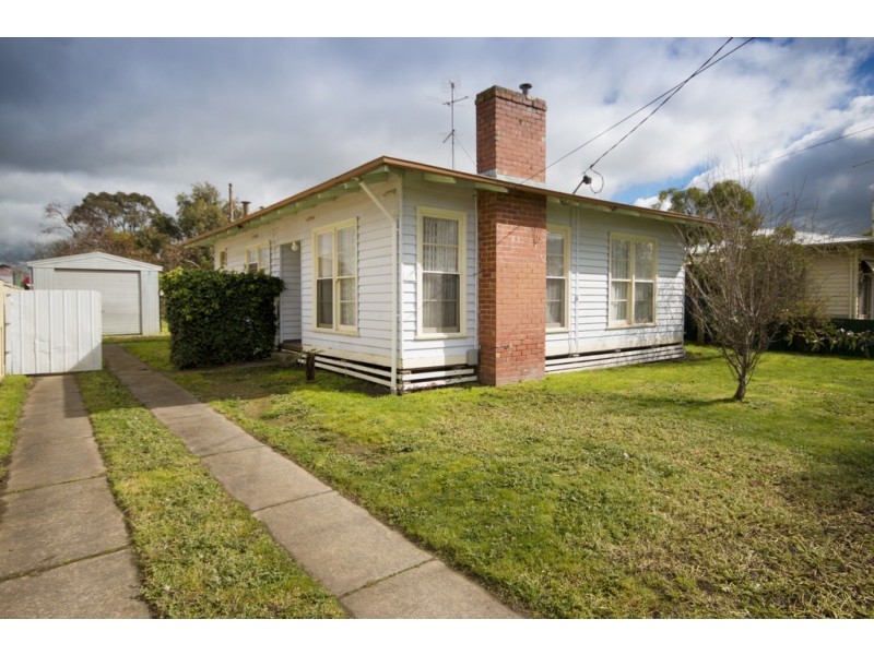 61 Maple Avenue, Wendouree VIC 3355