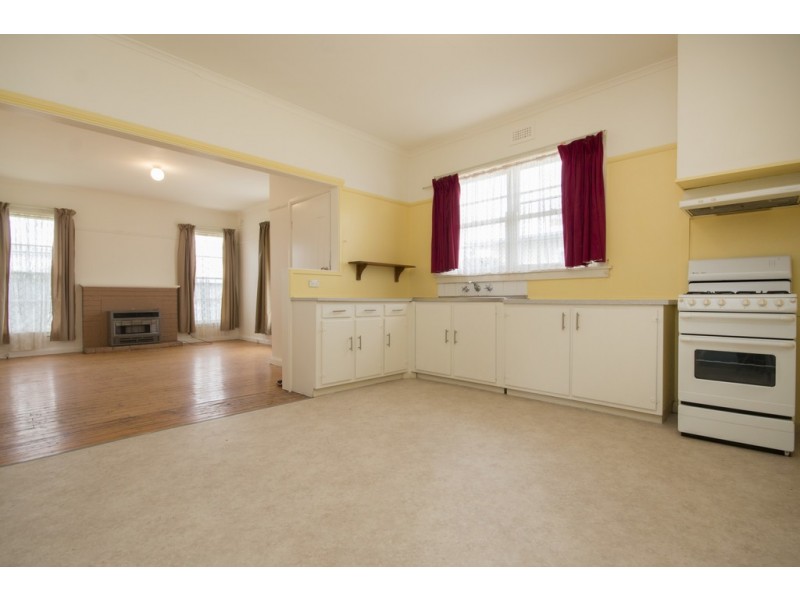 61 Maple Avenue, Wendouree VIC 3355