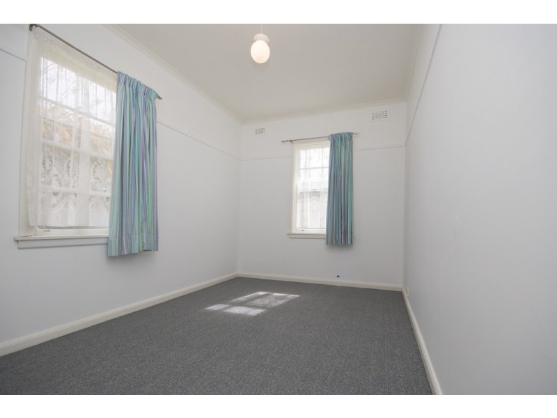 61 Maple Avenue, Wendouree VIC 3355