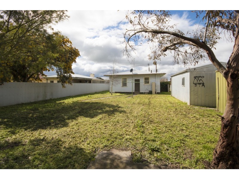 61 Maple Avenue, Wendouree VIC 3355