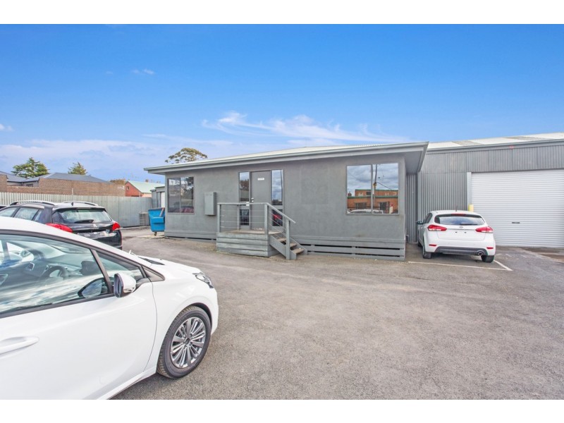 1001 – 1003 Howitt Street and 105 Dowling Street, Wendouree VIC 3355