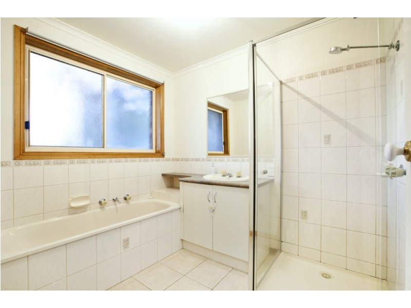 2 Mayfair Court, Mount Helen VIC 3350