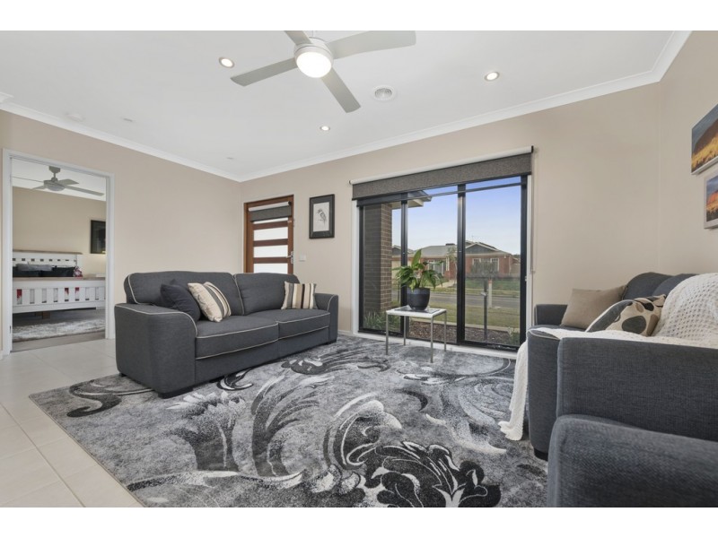 20 Barley Sheaf Drive, Miners Rest VIC 3352