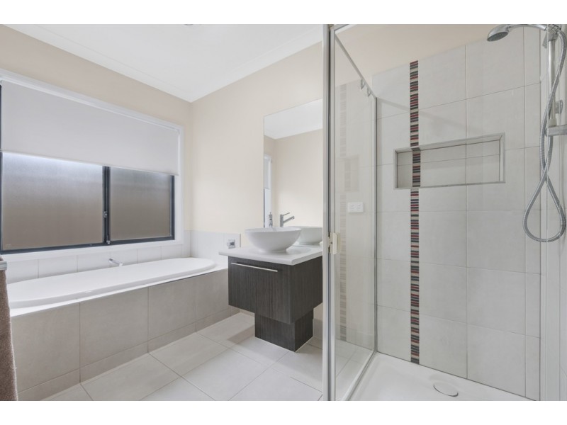 20 Barley Sheaf Drive, Miners Rest VIC 3352