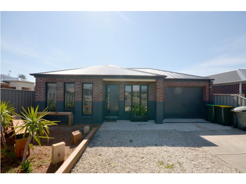 42 Ashwood Gardens, Mitchell Park VIC 3355
