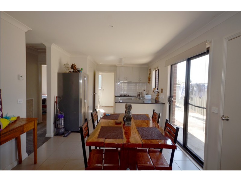 42 Ashwood Gardens, Mitchell Park VIC 3355