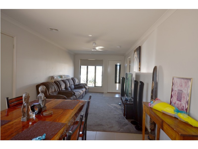 42 Ashwood Gardens, Mitchell Park VIC 3355