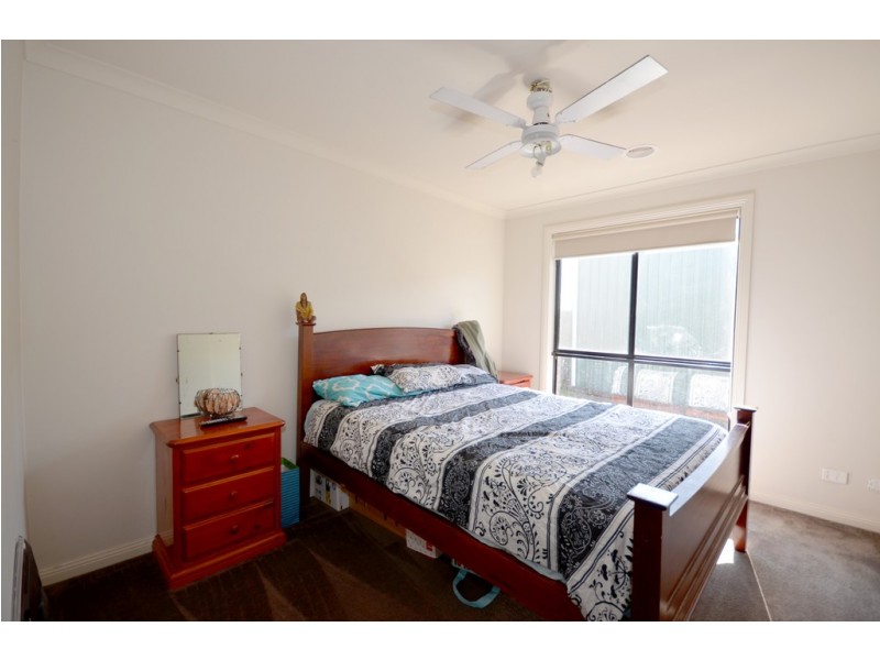 42 Ashwood Gardens, Mitchell Park VIC 3355