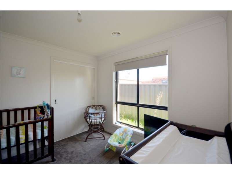 42 Ashwood Gardens, Mitchell Park VIC 3355