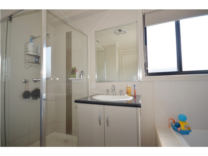 42 Ashwood Gardens, Mitchell Park VIC 3355