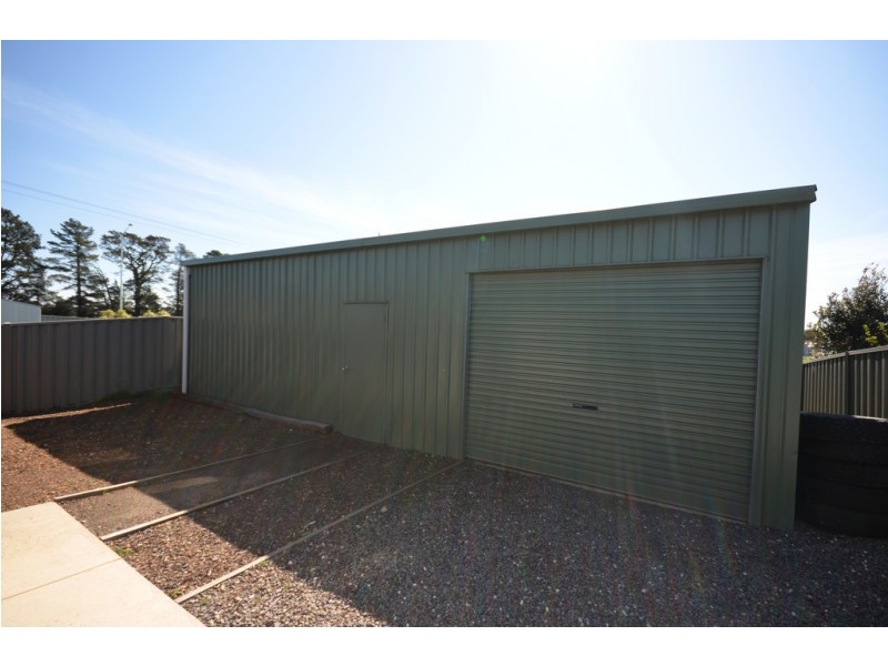 42 Ashwood Gardens, Mitchell Park VIC 3355