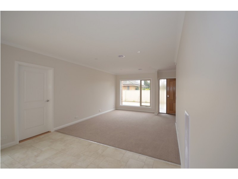 2/16 Park Street, Wendouree VIC 3355