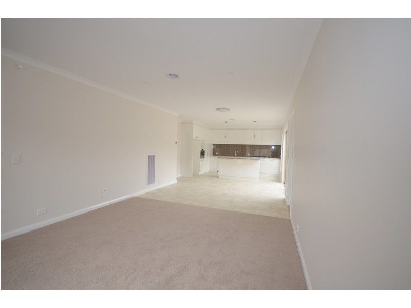 2/16 Park Street, Wendouree VIC 3355