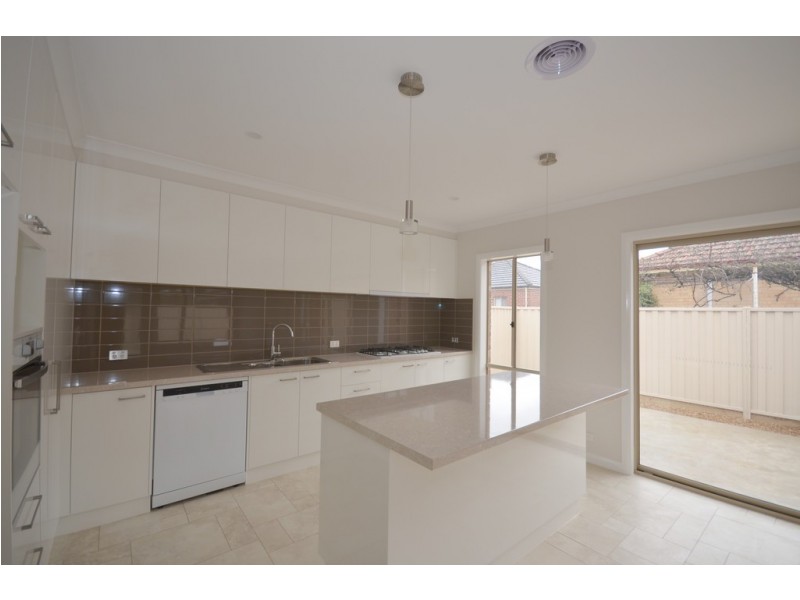 2/16 Park Street, Wendouree VIC 3355