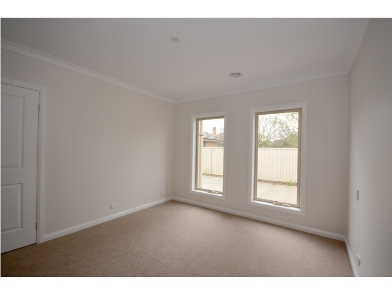 2/16 Park Street, Wendouree VIC 3355