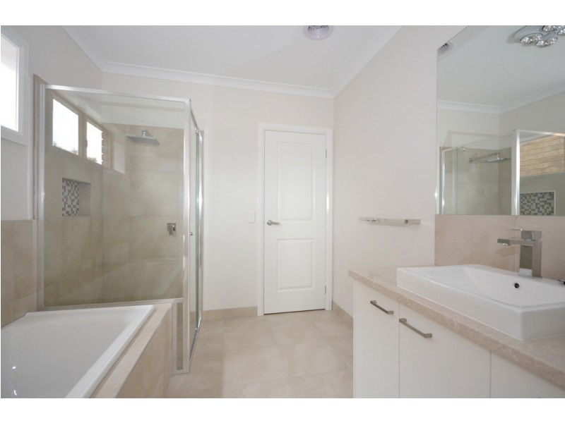 2/16 Park Street, Wendouree VIC 3355