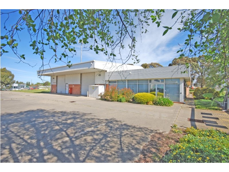 2 Daveyduke Drive, Mitchell Park VIC 3352